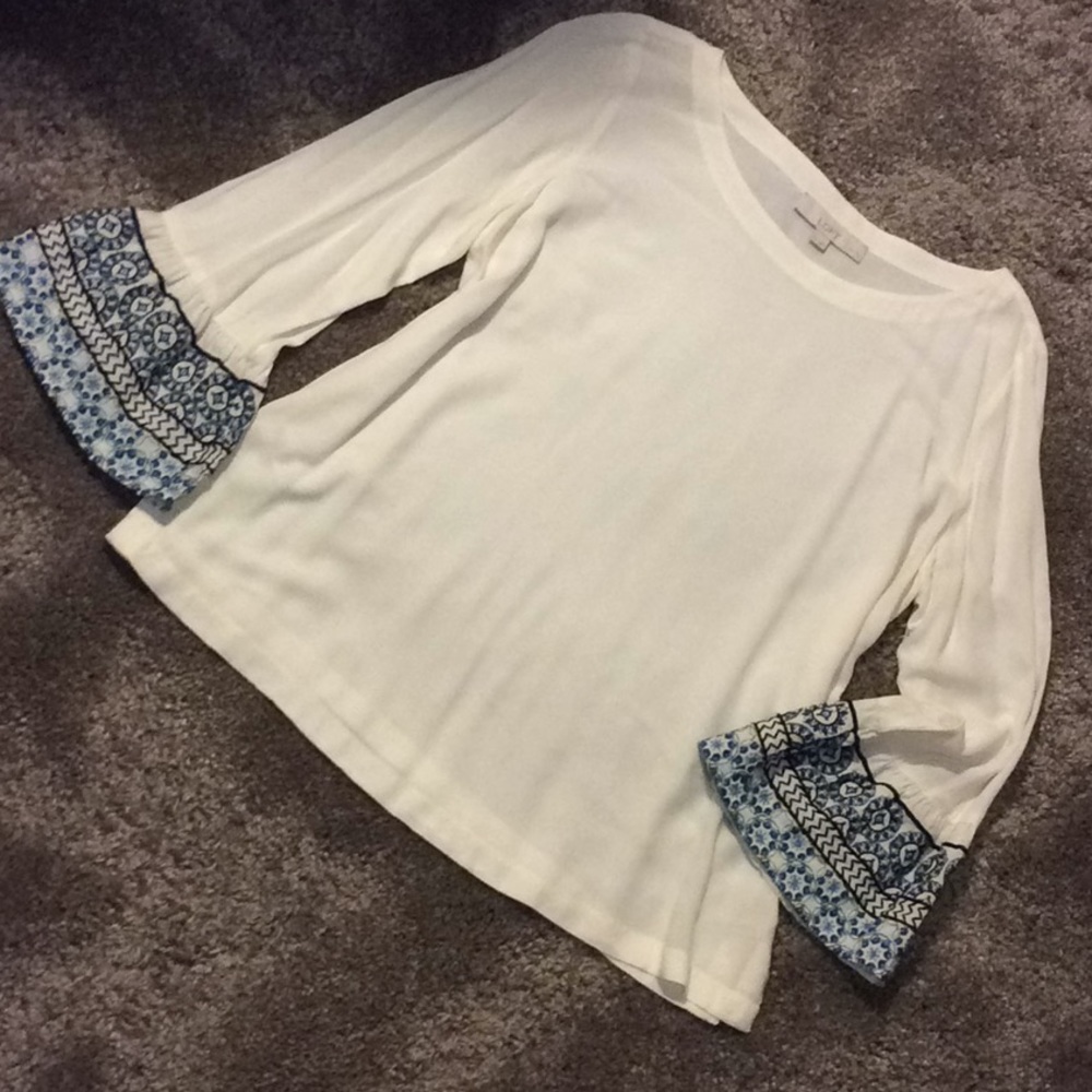 Loft blouse w/embroidered sleeves